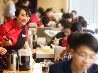 為什么從不做廣告的海底撈成了餐飲界的網(wǎng)紅一哥？