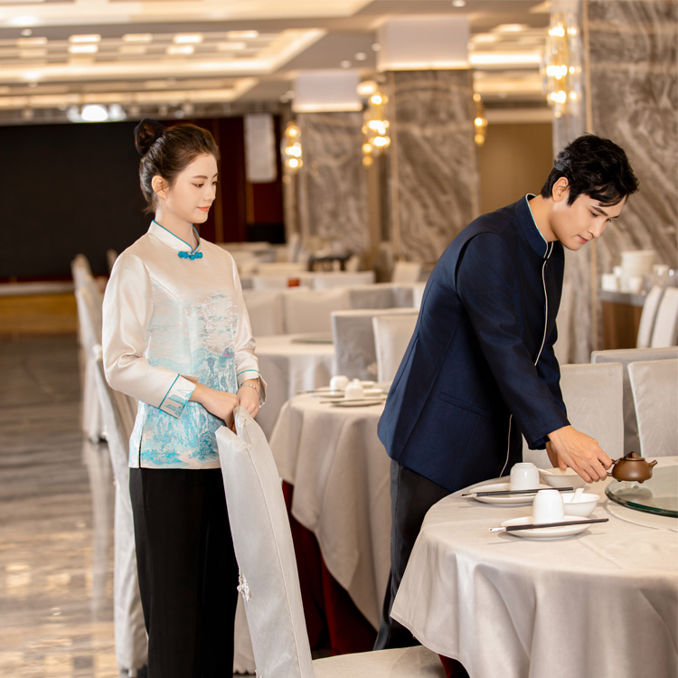 高端五星酒店餐飲服務(wù)員的女性制服 優(yōu)雅、專業(yè)與品牌形象的完美融合